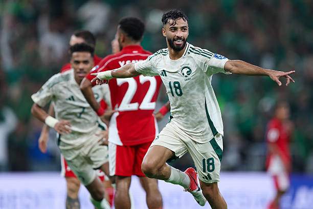 Saudi Arabia ghi 3 bàn liên tiếp để nắm ưu thế trong hiệp 2