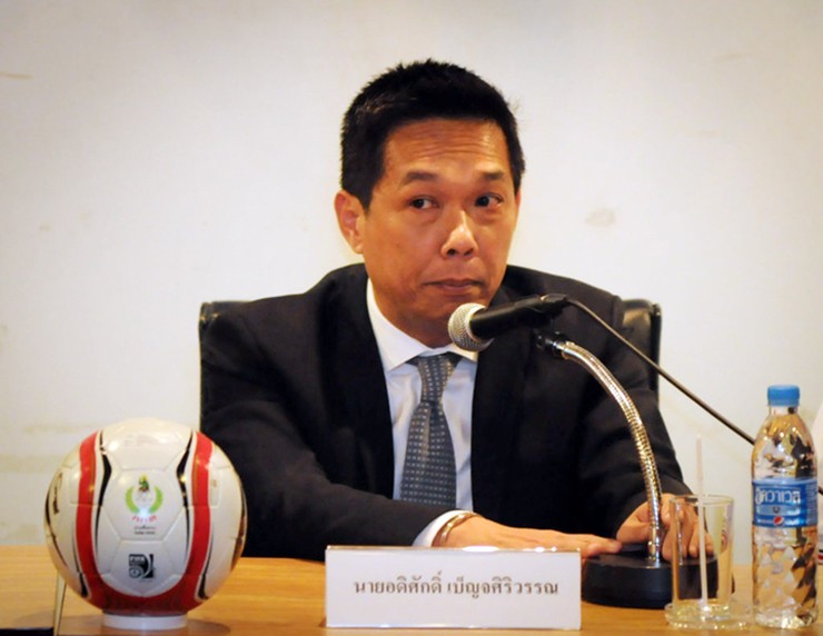 Phó chủ tịch&nbsp;Adisak Benjasiriwan của FAT trực tiếp sang Việt Nam ngày 29/10 để xin lỗi VFF.