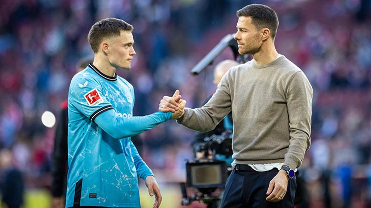 HLV Alonso mến mộ tài năng của Florian Wirtz
