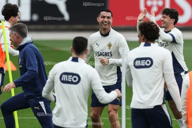 CR7 không từ bỏ giấc mơ chinh phục các đỉnh cao bóng đá thế giới. Ảnh: EPA.