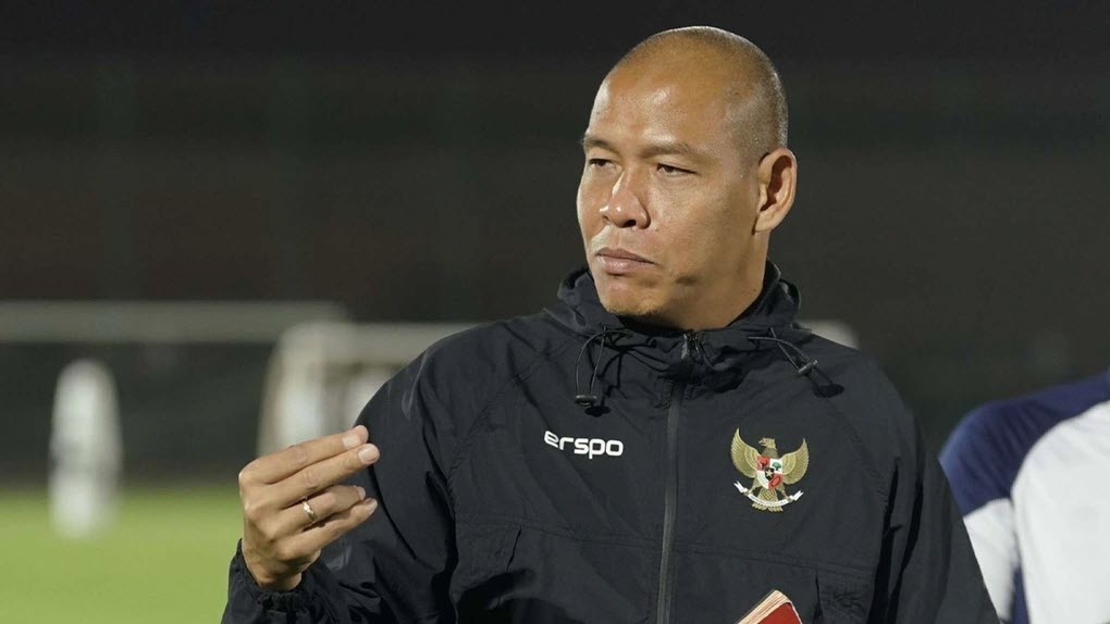 HLV Nova Arianto của tuyển U17 Indonesia