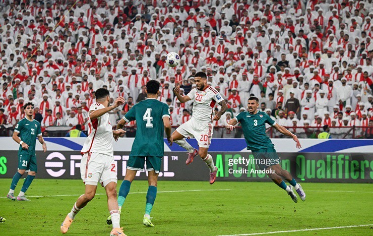 Luanzinho (số 20), người ghi bàn gỡ hòa 1-1 trước Iraq,&nbsp;là một trong những cầu thủ gốc Brazil đã được nhập tịch và hiện đang khoác áo tuyển UAE