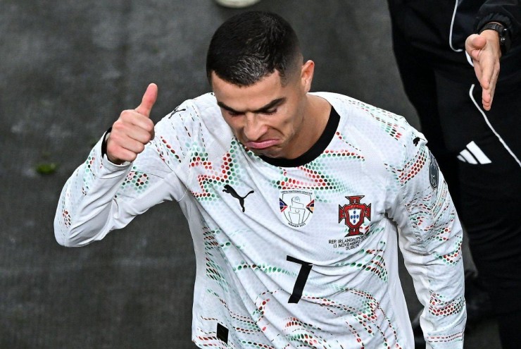 Ronaldo nguy cơ bị cấm thi đấu 3 trận vì đánh nguội đối thủ