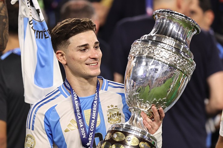HLV Scaloni đã tìm được phương án để thay thế khi thiếu vắng Messi trong đội hình