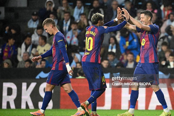 Hàng công Barcelona chơi thăng hoa