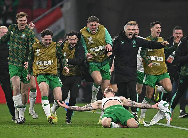 Ireland đoạt suất đá vé vớt đầy ngoạn mục nhờ cú hat-trick của Troy Parrott