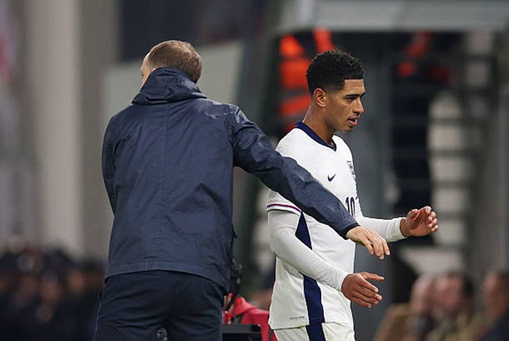 Bellingham không hài lòng sau khi bị thay ra, và HLV Tuchel cũng nói về điều này sau trận