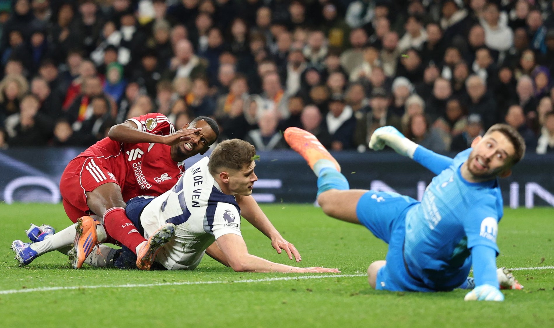 Liverpool chỉ tìm được bàn thắng nhờ sai lầm của đối thủ