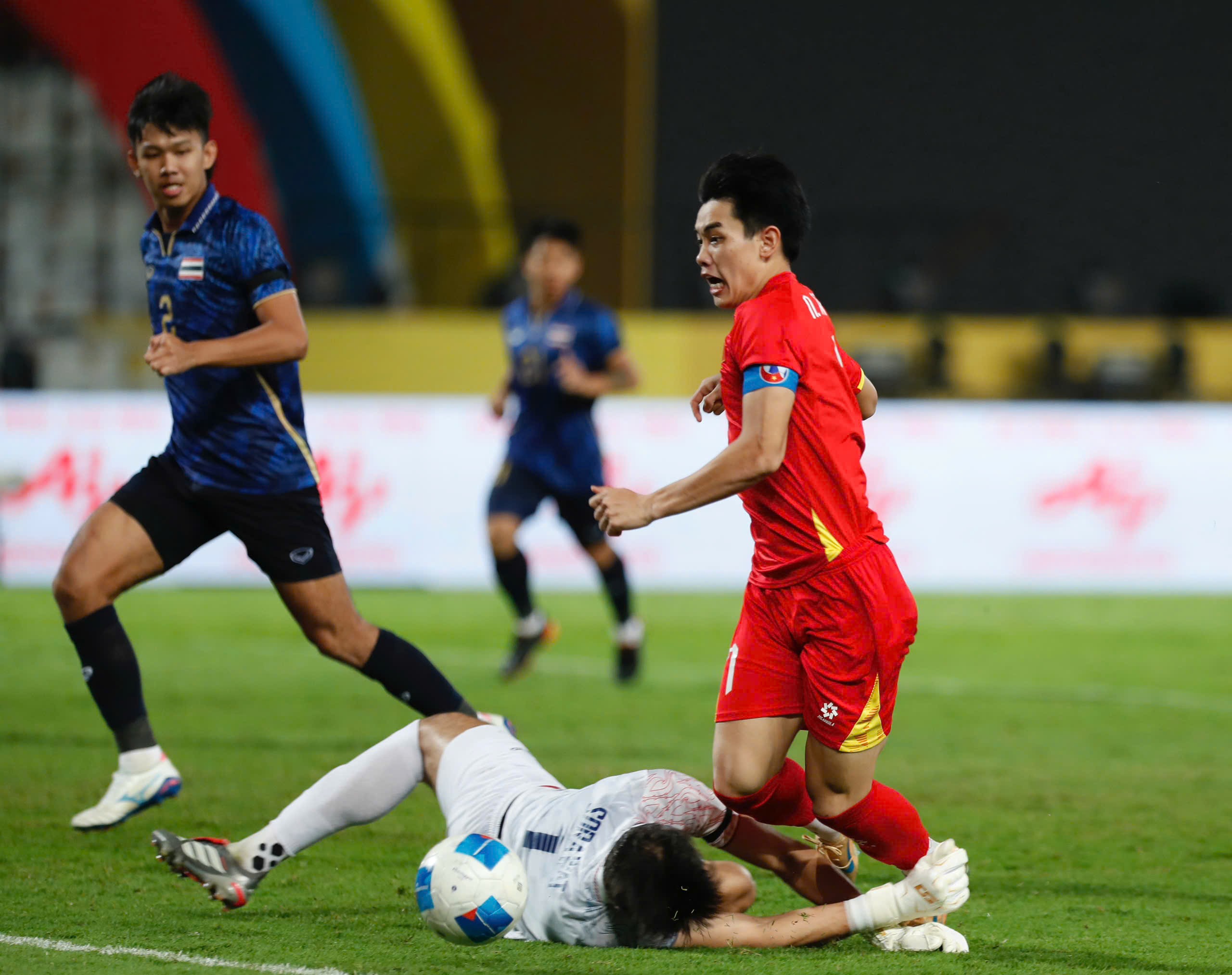 "Đầu tàu" Đình Bắc mở ra màn lội ngược dòng ở đầu hiệp hai