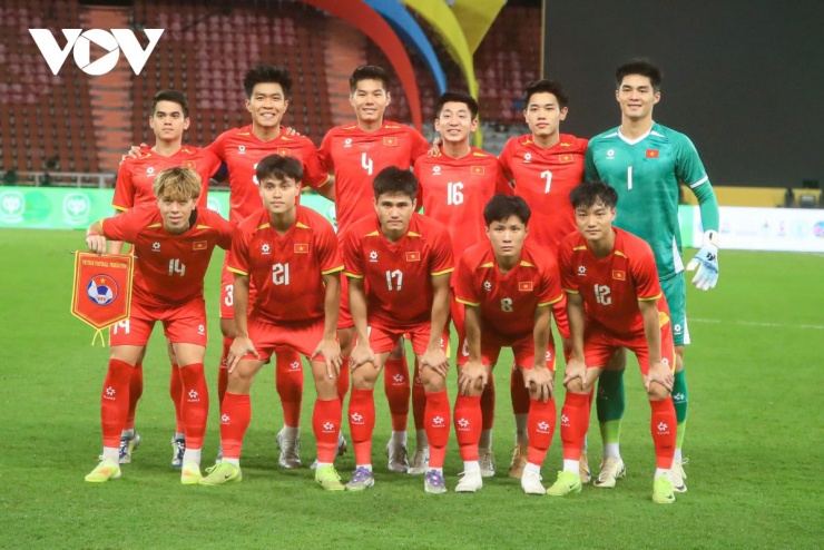 Văn Khang, (ngoài cùng bên trái, hàng sau) sắp trở thành cầu thủ Việt Nam đầu tiên tham dự ba VCK U23 châu Á. (Ảnh: Hoài Thương).&nbsp;