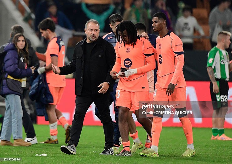 HLV Flick cần làm việc lại với hàng thủ Barca