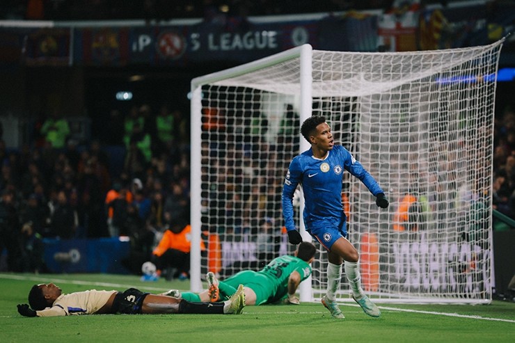 Estevão&nbsp;trở thành cầu thủ tuổi teen thứ 3&nbsp;ghi bàn trong cả 3 trận&nbsp;đầu tiên&nbsp;tại Champions League