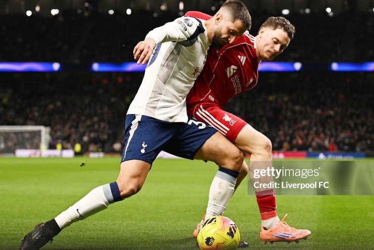 Liverpool vẫn gặp khó trước Tottenham