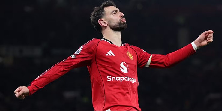 Fernandes cũng gây thất vọng khi để mất bóng tới 22 lần trong trận hoà trước West Ham