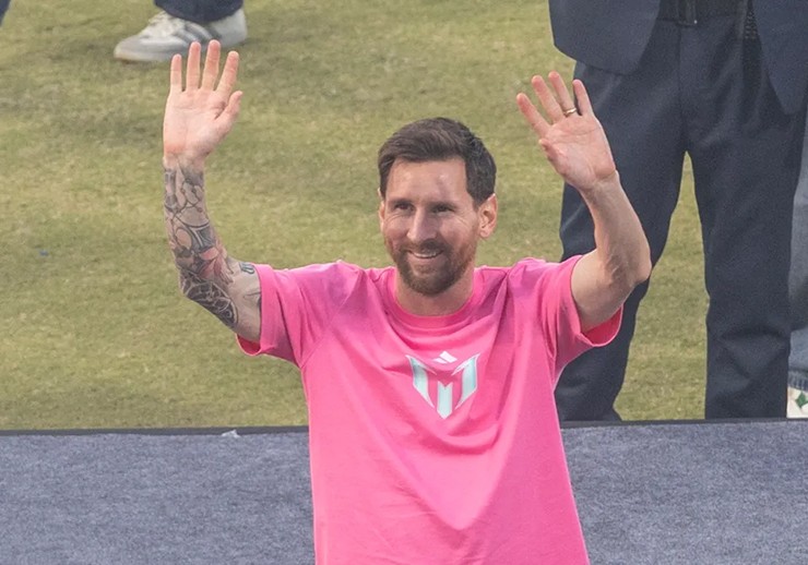 Khoảng khắc Messi xuất hiện quá ngắn ngủi ở Kolkata đã khiến các CĐV và người hâm mộ anh nổi giận