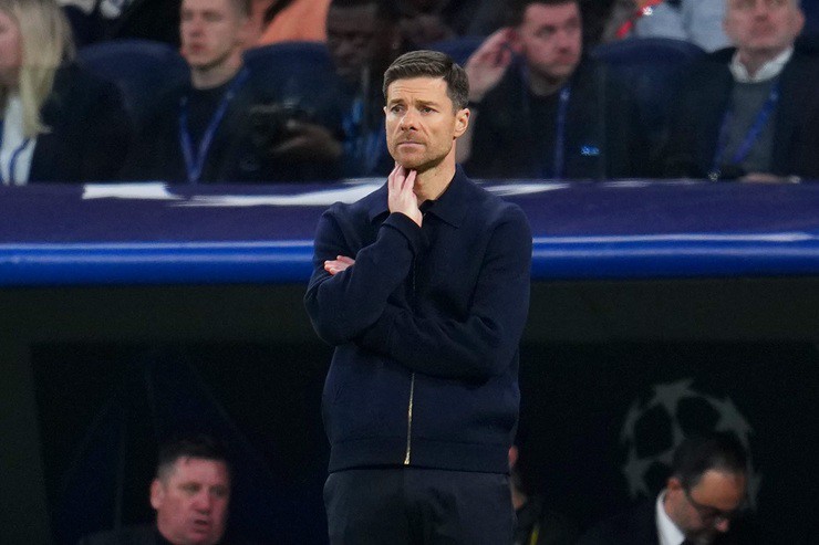 HLV Xabi Alonso buộc phải nhường bộ trong&nbsp;phòng thay đồ Real Madrid