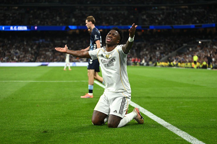 Vinicius yêu cầu&nbsp;Real Madrid hạ điều khoản giải phóng xuống 300 triệu euro để gia hạn hợp đồng