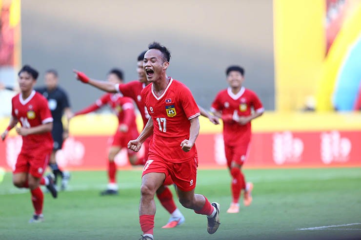 U22 Lào chọc thủng lưới U22 Việt Nam