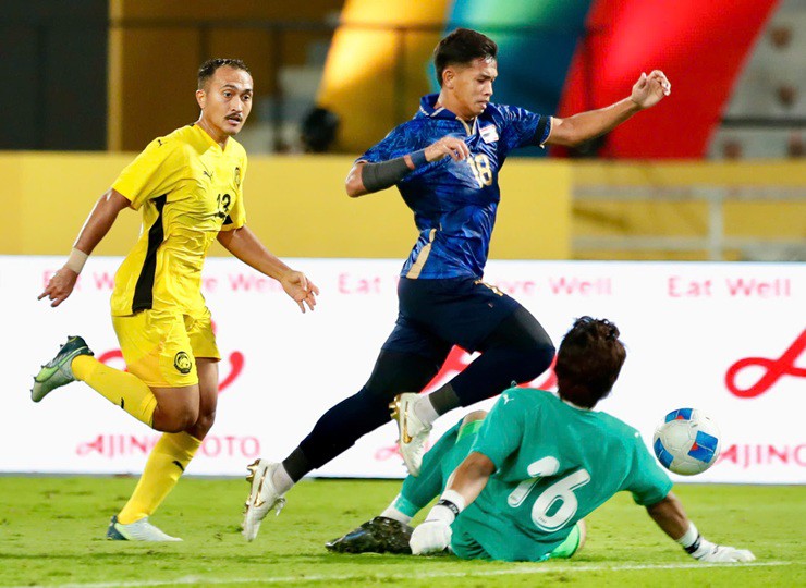 Video bóng đá U22 Thái Lan - U22 Malaysia: Siêu phẩm & thẻ đỏ, hẹn đấu U22 Việt Nam (SEA Games) - 1