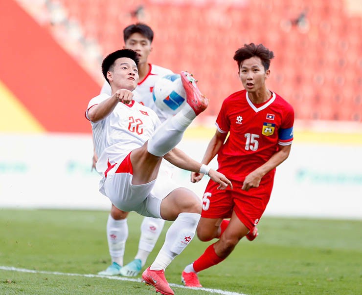 Video bóng đá U22 Việt Nam - U22 Lào: Đình Bắc lập công, đòn đau ngỡ ngàng (SEA Games) - 1