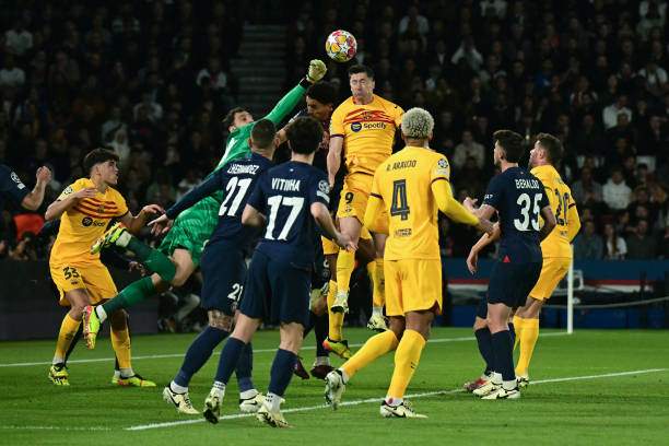 Donnarumma đã luôn gặp khó khăn trong các tình huống bóng bổng
