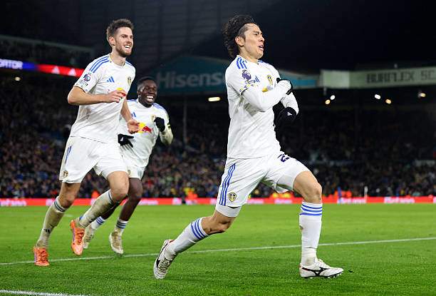 Ao Tanaka giải cứu 3 điểm cho Leeds ở phút bù giờ