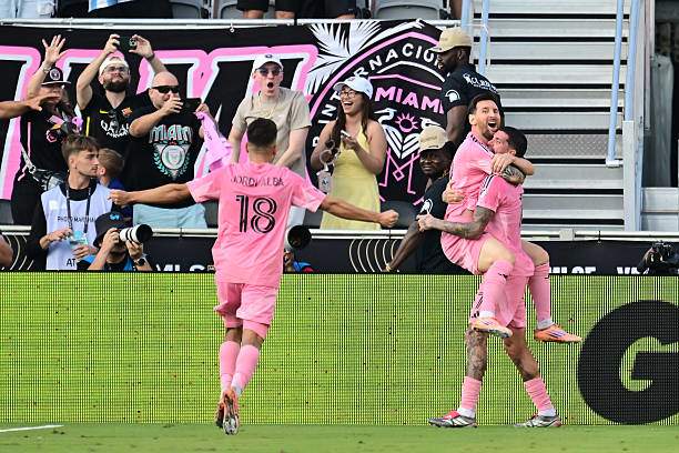 Messi kiến tạo 2 bàn thắng quyết định của Inter Miami để lên ngôi vô địch
