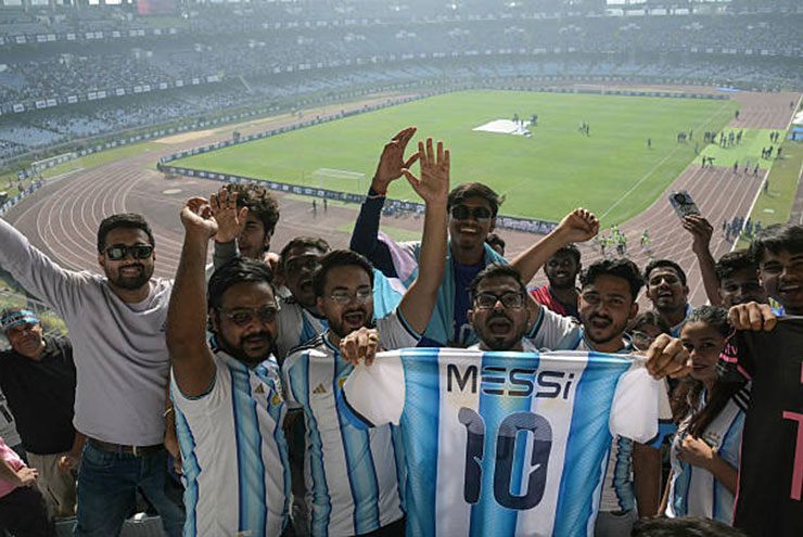 Không khí cực kỳ cuồng nhiệt tại sân&nbsp;Yuva Bharati trước khi Messi đến