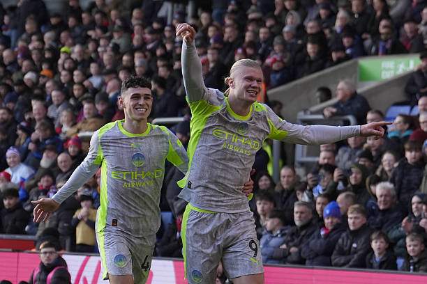 Foden và Haaland tiếp tục đưa Man City bám đuổi Arsenal