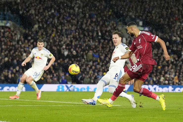 Liverpool tạo cơ hội ở hiệp 1 nhưng không tận dụng được