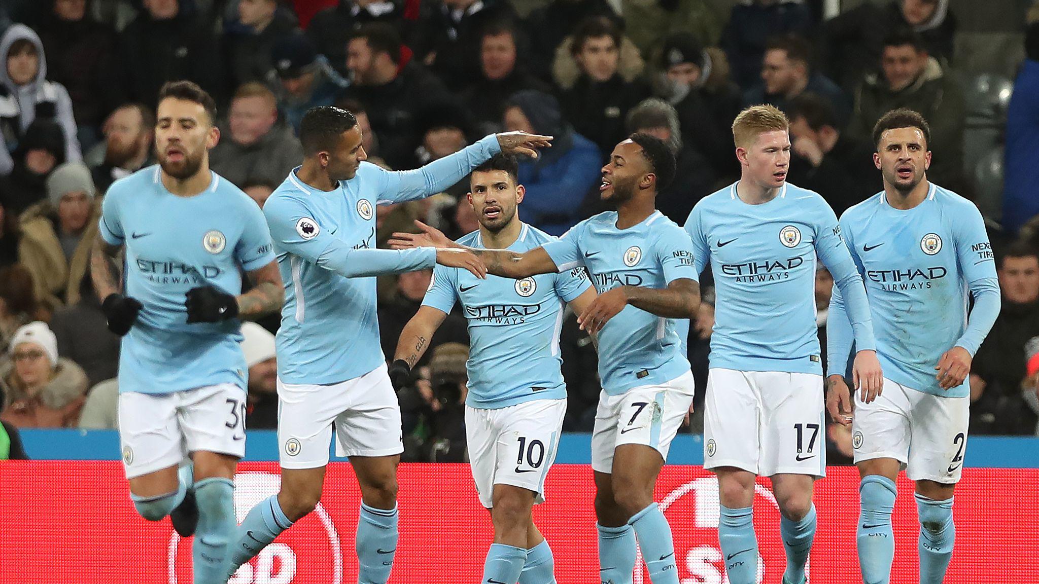 Chưa đến Giáng sinh 2017 nhưng Man City đã hơn 11 điểm so với MU sau khi thắng derby Manchester