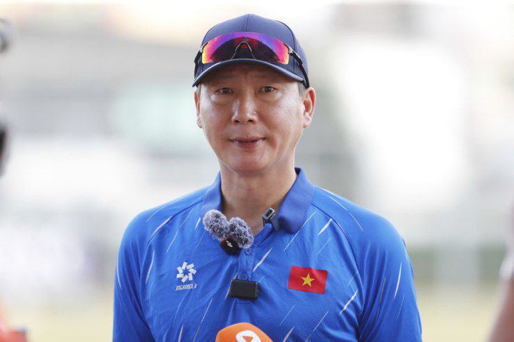 HLV Kim Sang Sik vẫn đang tập trung cho trận tiếp theo, nhưng ông có tính toán sẵn cho bán kết?