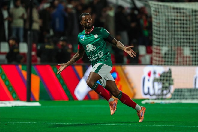 Wijnaldum ăn mừng