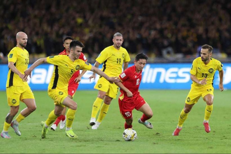 ĐT Malaysia có tới 7 cầu thủ vi phạm tư cách thi đấu trong trận thắng ĐT Việt Nam 4-0 tại Vòng loại thứ ba AFC Asian Cup 2027.