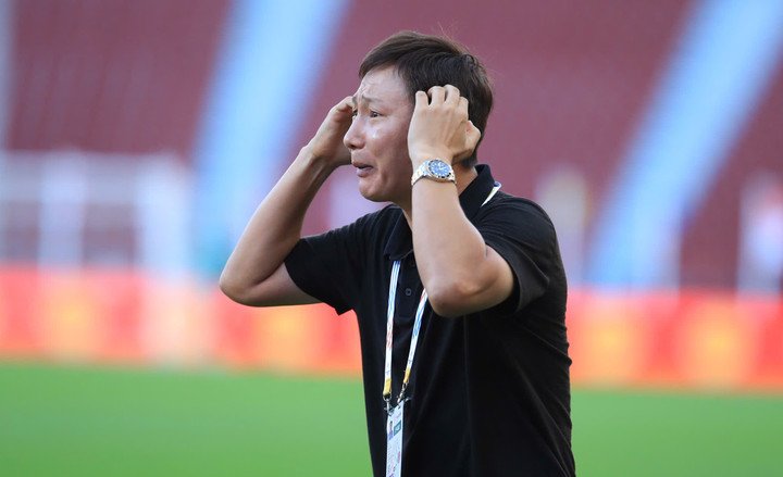 Huấn luyện viên Kim Sang-sik tạm giữ Thanh Nhàn, loại Lê Phát
