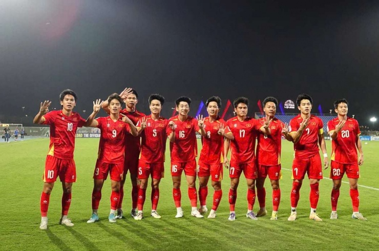 Nên thay máu ĐTQG bằng lực lượng U23 Việt Nam.Ảnh: VFF.