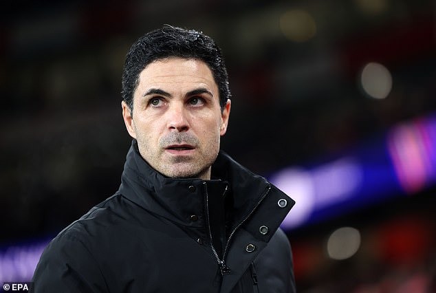 Arsenal phải huỷ chuyến bay và đi xe buýt hơn 300 km để tới làm khách của Leeds ở vòng 24 Ngoại hạng Anh. Ảnh: EPA