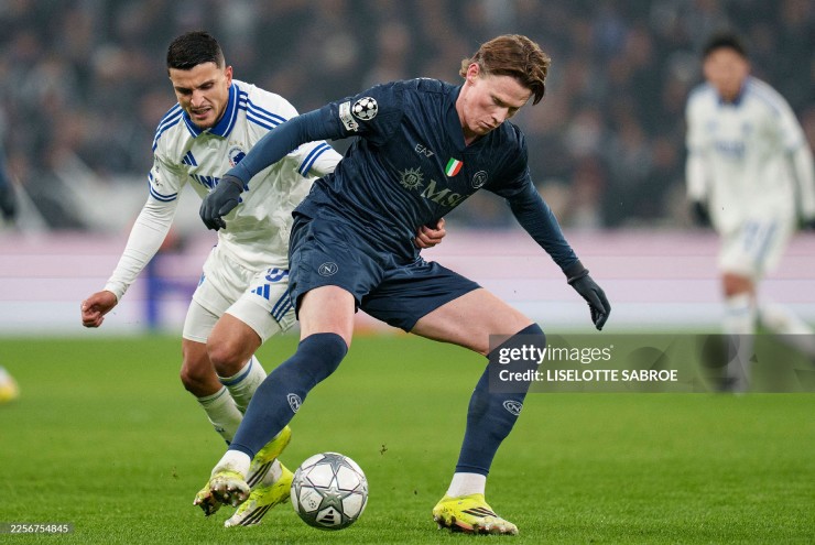 McTominay lại sắm vai "người hùng" cho Napoli