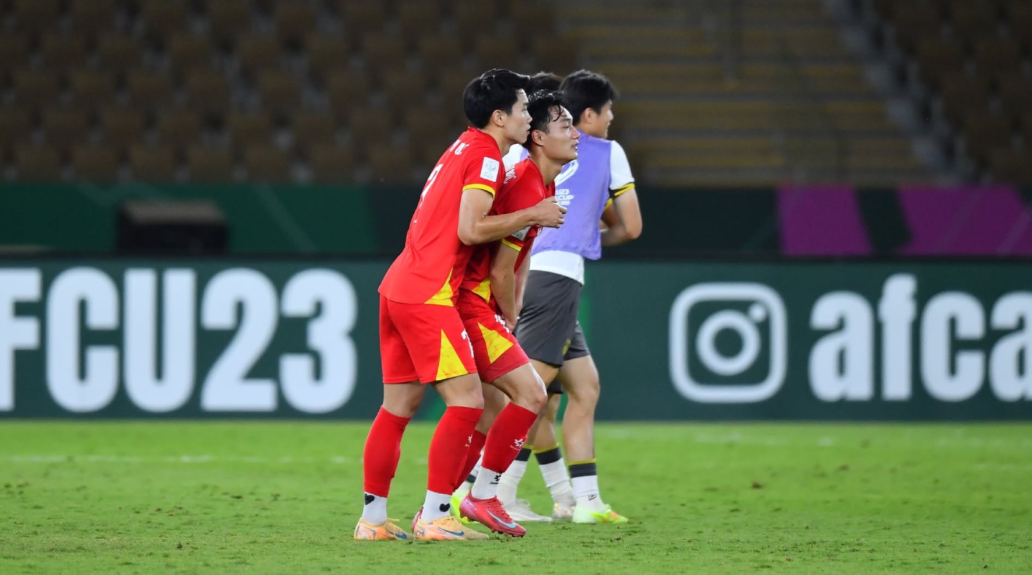Tiền đạo 21 tuổi vào sân đầu hiệp 2 nhưng không thể làm gì hơn trước hàng phòng ngự U23 Trung Quốc