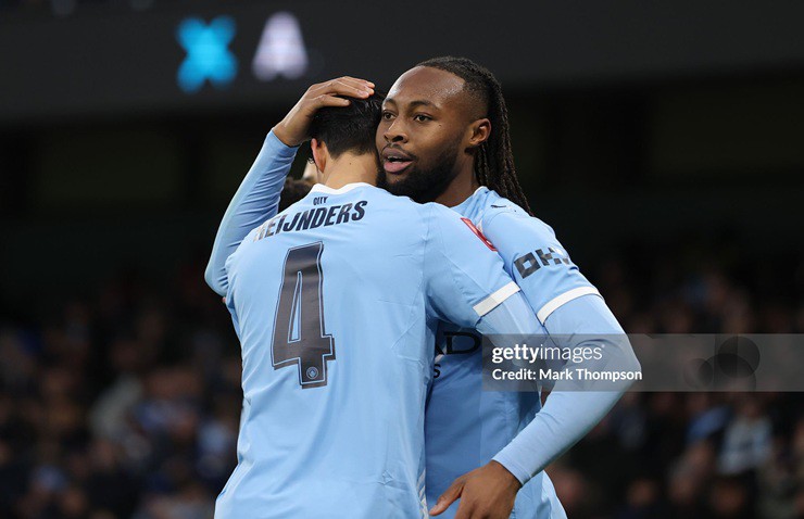 Semenyo đã có màn ra mắt không thể ấn tượng hơn trong màu áo Man City