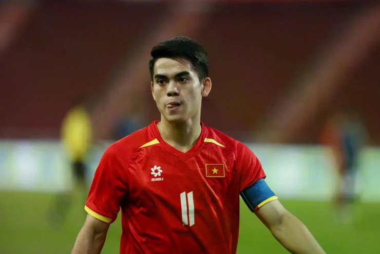 Khuất Văn Khang theo sát tiền đạo U23 Hàn Quốc, cư dân mạng "chế" như người tình 50 năm - 1