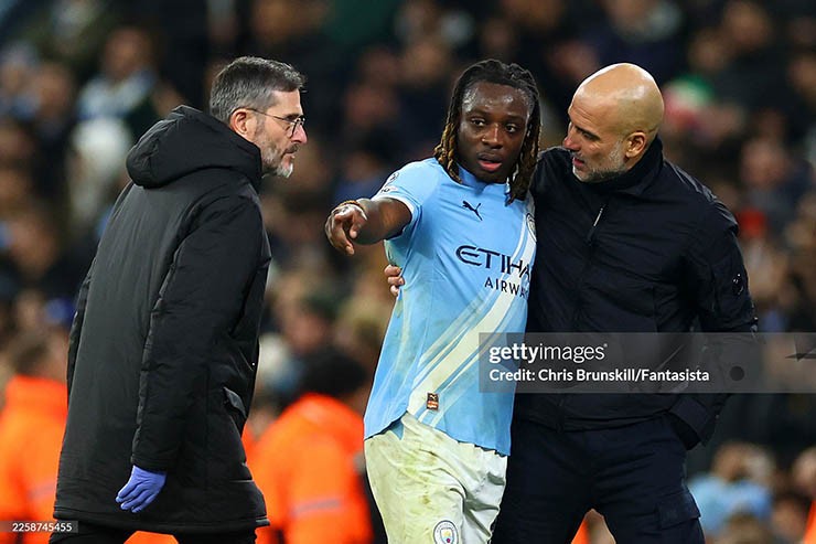HLV Guardiola lo ngại với chấn thương của Doku