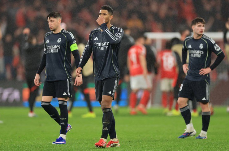 Real Madrid phải đá&nbsp;play-off sau màn trình diễn đáng quên trước&nbsp;Benfica