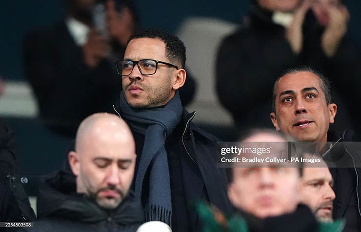 Biểu cảm của HLV Rosenior khi Chelsea bại trận