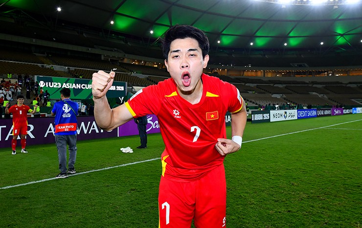Đình Bắc ăn mừng chiến thắng của U23 Việt Nam trước U23 UAE.