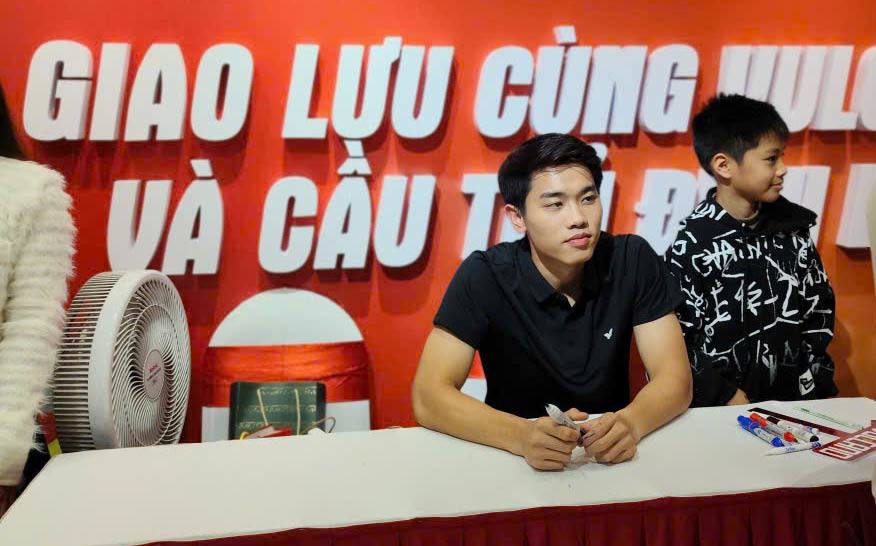 Đình Bắc cho biết, anh rất vui và hạnh phúc khi nhận được sự quan tâm và ủng hộ của người hâm mộ Việt Nam dành cho anh và đội tuyển U23 Việt Nam