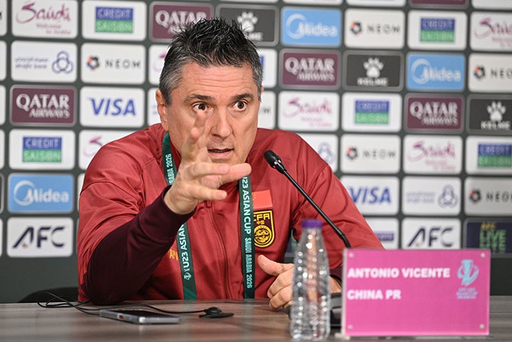 HLV Antonio Puche sẵn sàng cùng các học trò đối đầu U23 Việt Nam
