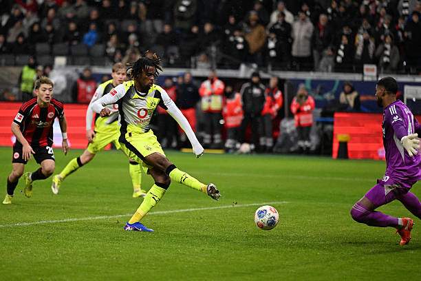 Chukwuemeka gỡ lại 1 điểm cho Dortmund ở phút cuối cùng của trận đấu