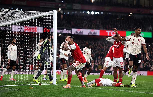 Hàng công Arsenal có trận đấu khá vô hại trước Liverpool