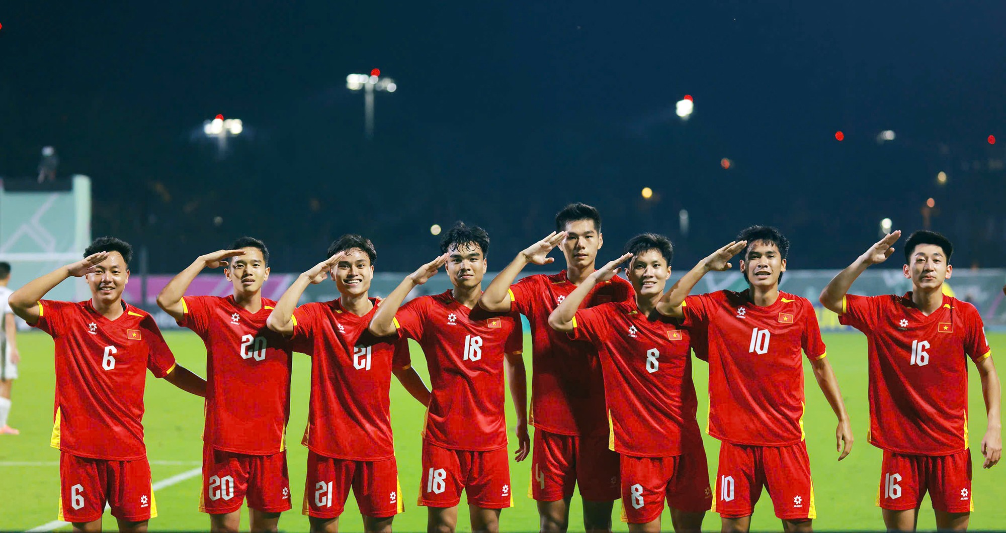 U23 Việt Nam đã gặp khá nhiều khó khăn trước U23 Kyrgyzstan ở cuộc đối đầu tối ngày 9/1 thuộc bảng A của vòng chung kết U23 châu Á 2026.&nbsp;Phải đến những phút cuối cùng của trận đấu, các học trò của HLV Kim Sang Sik mới tìm được bàn ấn định chiến thắng 2-1.&nbsp;